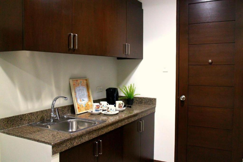 Urban Hostel Pasig City Экстерьер фото