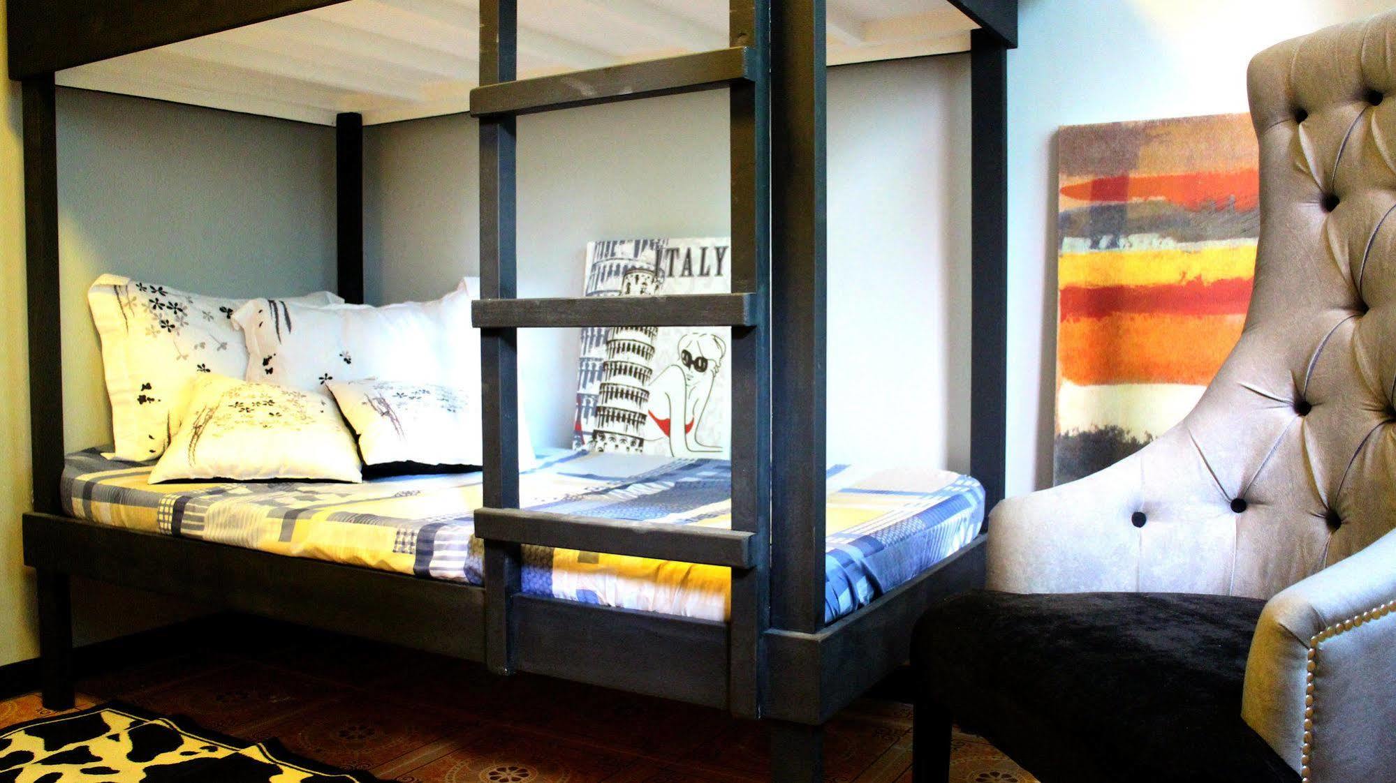 Urban Hostel Pasig City Экстерьер фото